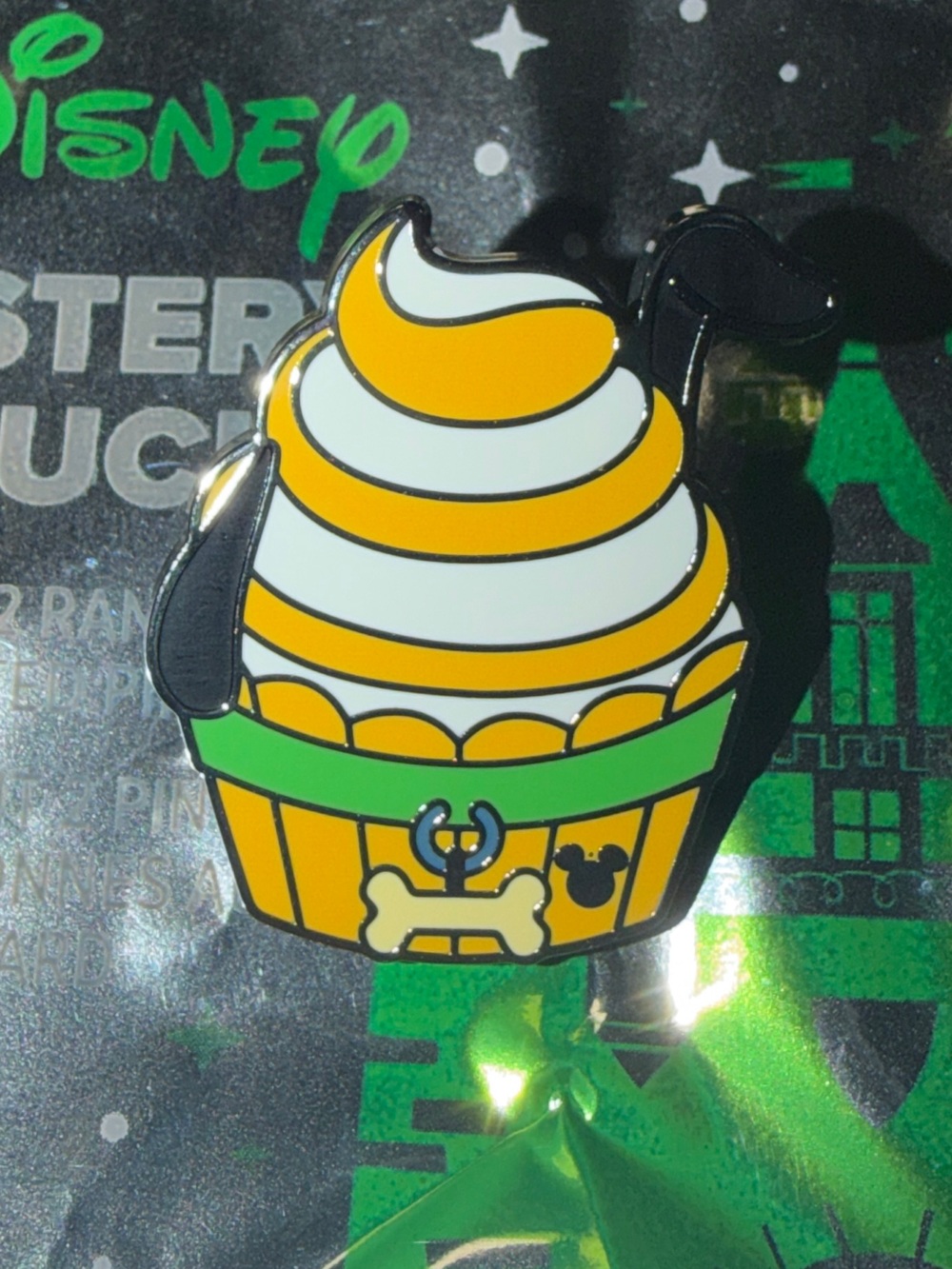 New 2026 Disneyland Wave A Hidden Mickey Pin Cupcake Mickey Pluto Dog
